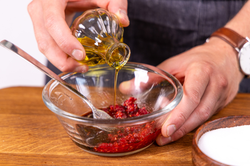 Himbeer-Dressing zubereiten