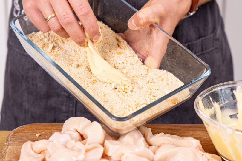 Hähnchenstreifen panieren