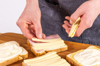 Käse darauf geben