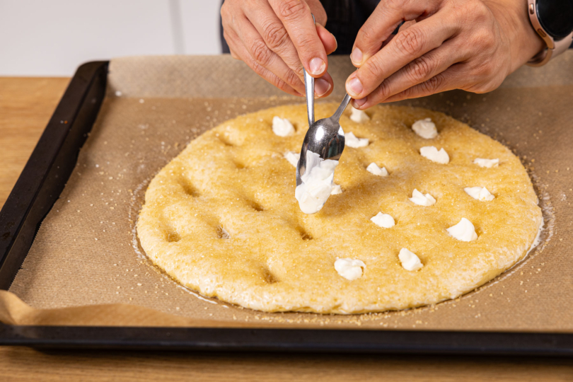 Creme fraiche verteilen