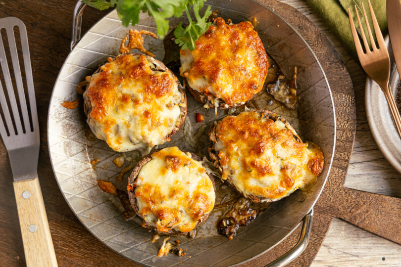 Gefüllte Portobello-Pilze aus der Pfanne