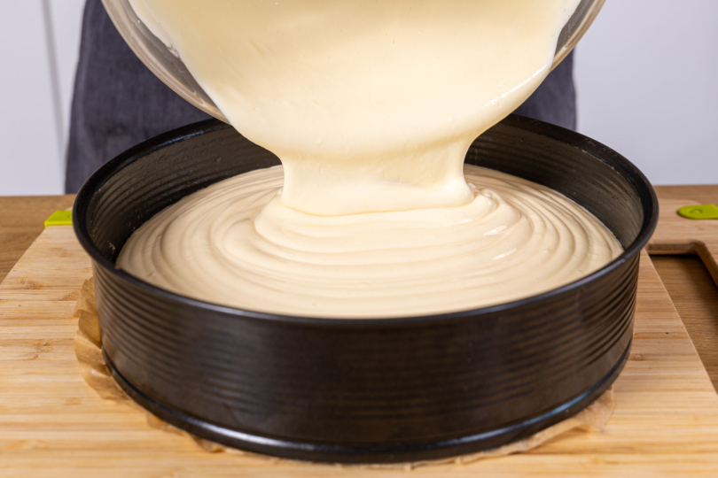 Masse in die Springform geben