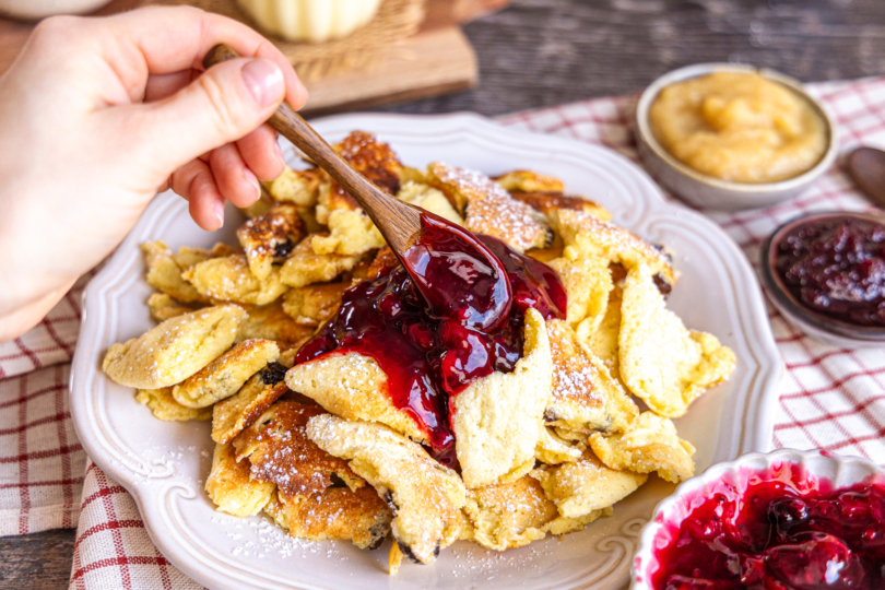 Kaiserschmarrn mit Grütze