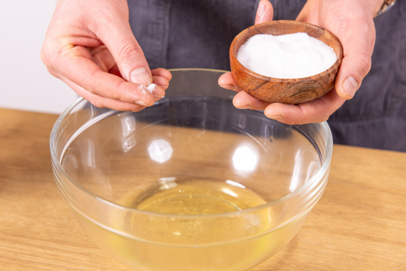 Prise Salz dazugeben