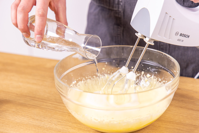 Mineralwasser dazugeben