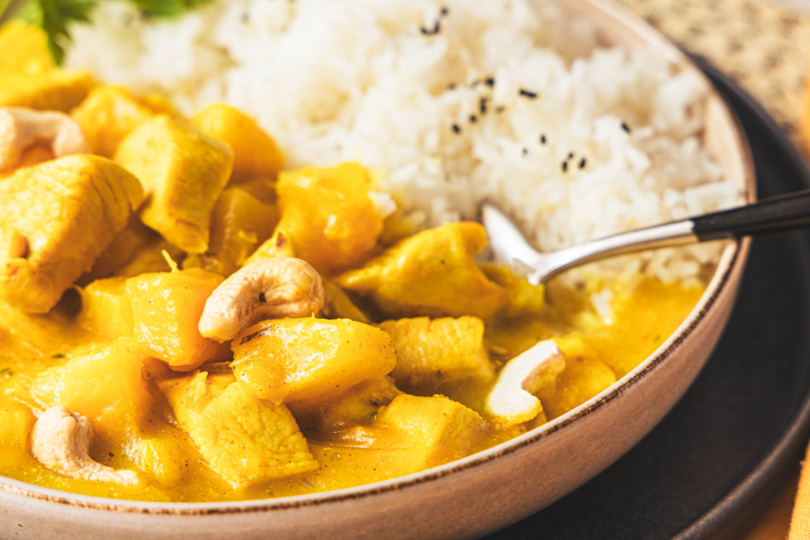 Madras Chicken Curry mit Ananas angelöffelt