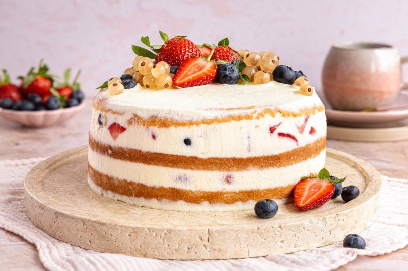 Naked Cake mit Beeren