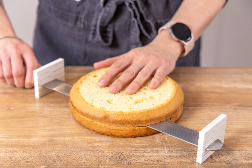 Biskuit in drei Böden teilen