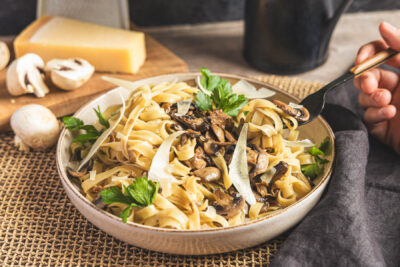 Pasta Funghi auf die Gabel drehen