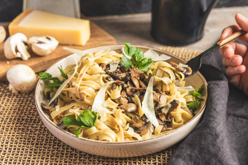 Pasta Funghi auf die Gabel drehen