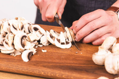 Champignons schneiden