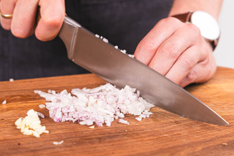 Schalotte schneiden