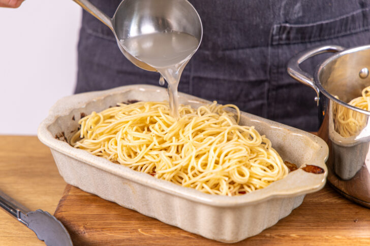 Pastawasser dazugeben