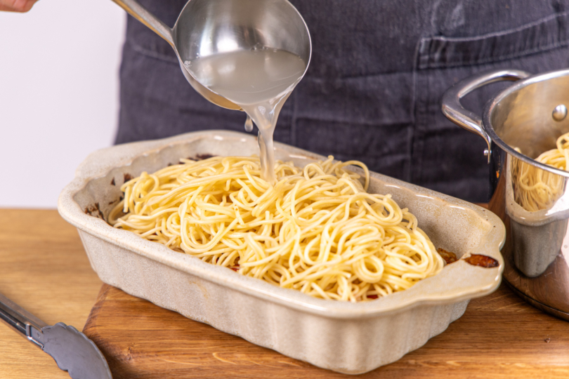 Pastawasser dazugeben