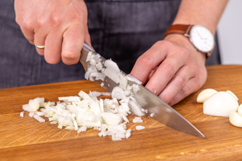 Zwiebeln schneiden