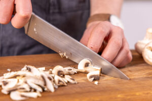 Champignons schneiden