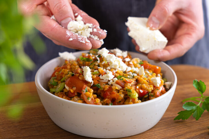 Feta hinzugeben