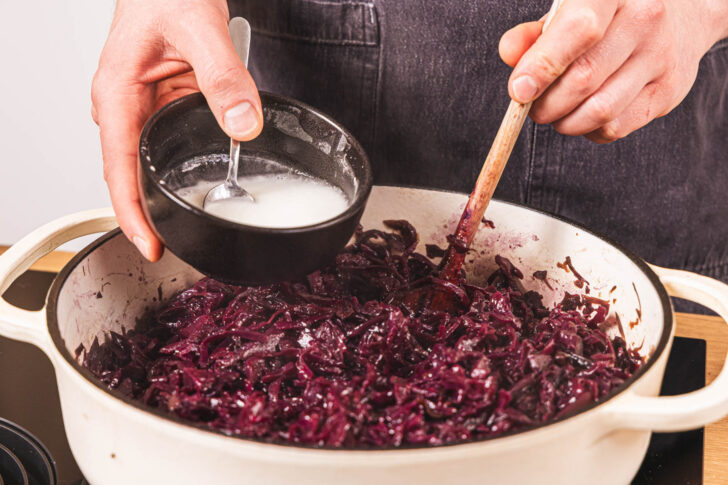 Rotkohl aus dem Ofen abbinden