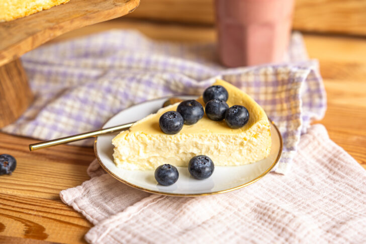 cremiges Stück Skyr-Käsekuchen ohne Boden