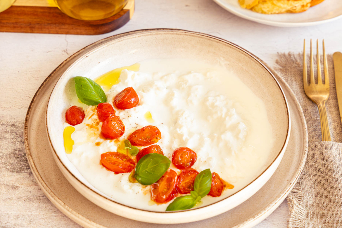 Stracciatella di Burrata mit Romaten und Olivenöl
