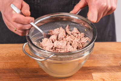 Thunfisch abtropfen