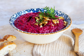 Türkischer Rote Bete Dip mit Walnüssen