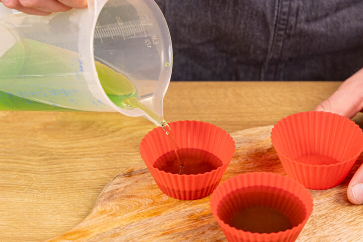 Wackelpudding ohne Gelatine in Silikonformen füllen und später stürzen