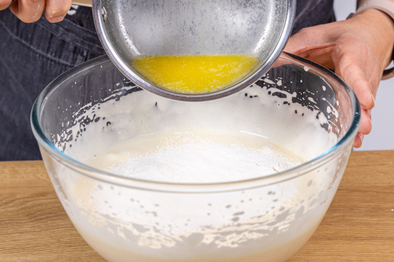 flüssige Butter dazugeben