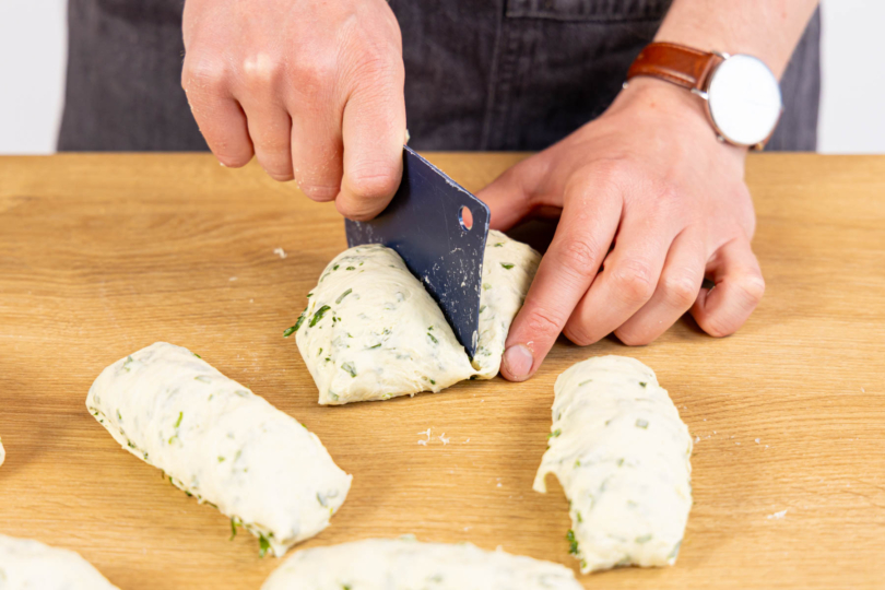 Teiglinge abstechen und formen