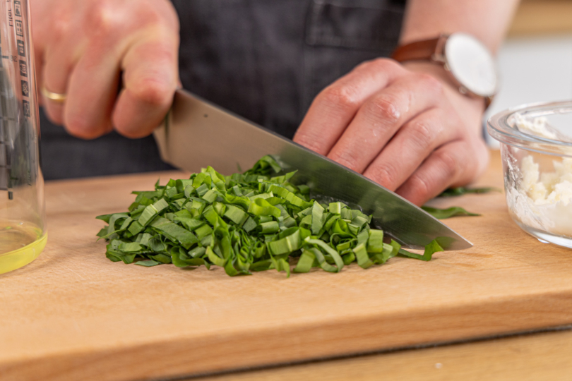 Bärlauch hacken