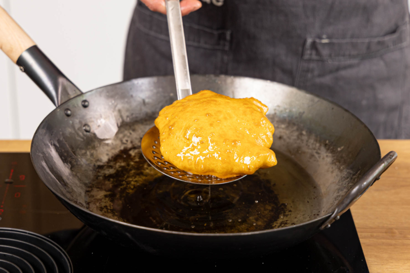 Bhatura kurz abtropfen lassen und servieren