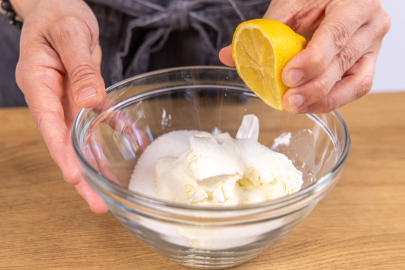 Zitronensaft dazugeben