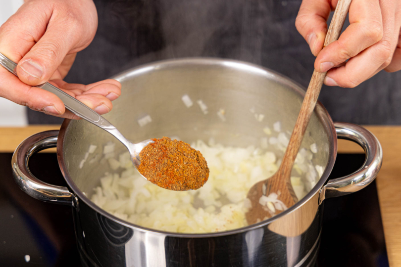 Gewürze anschwitzen