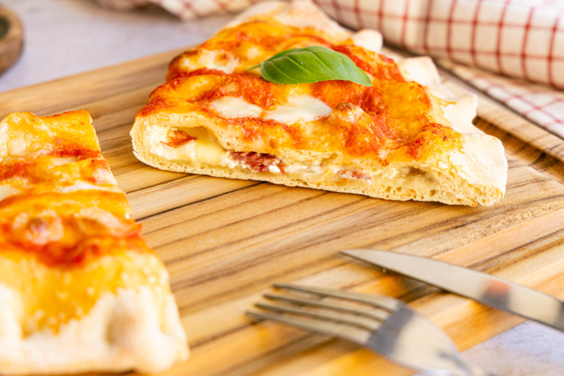 Calzone mit Original Füllung aufgeschnitten