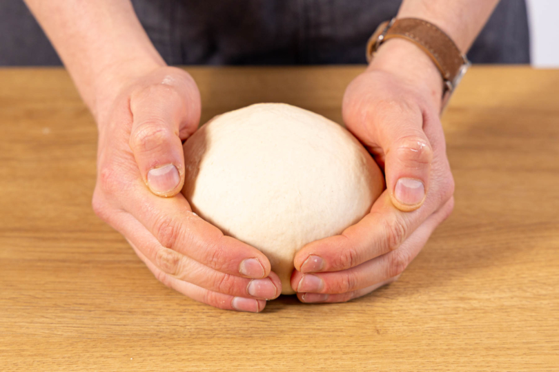 Teig schleifen und auf Spannung bringen
