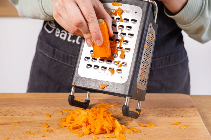 Karotten raspeln