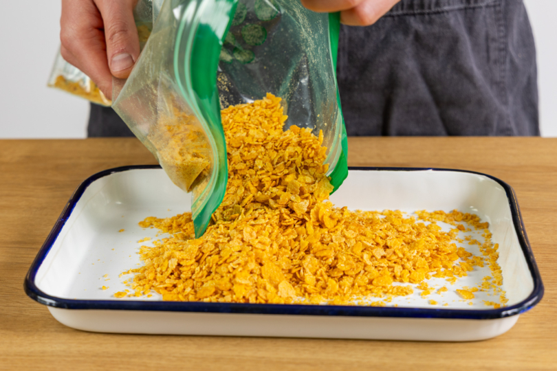 Cornflakes in große Form füllen