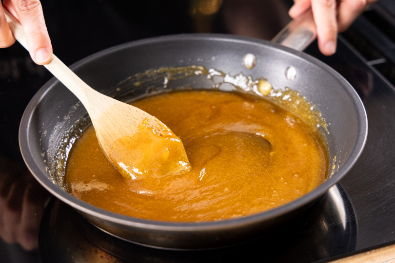 Zucker karamellisieren