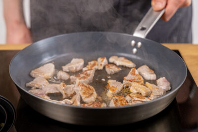 Schweinefilet in der Pfanne anbraten