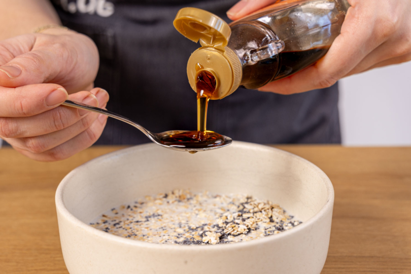 Ahornsirup dazugeben