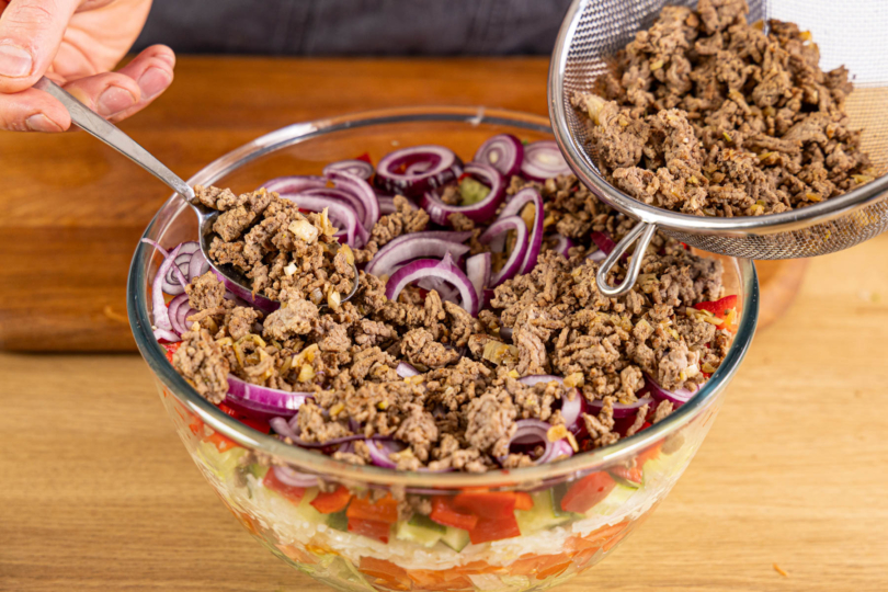 Hackfleisch verteilen