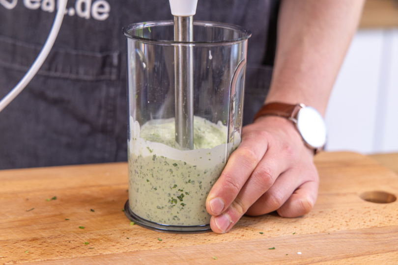 Sahne und Bärlauch pürieren