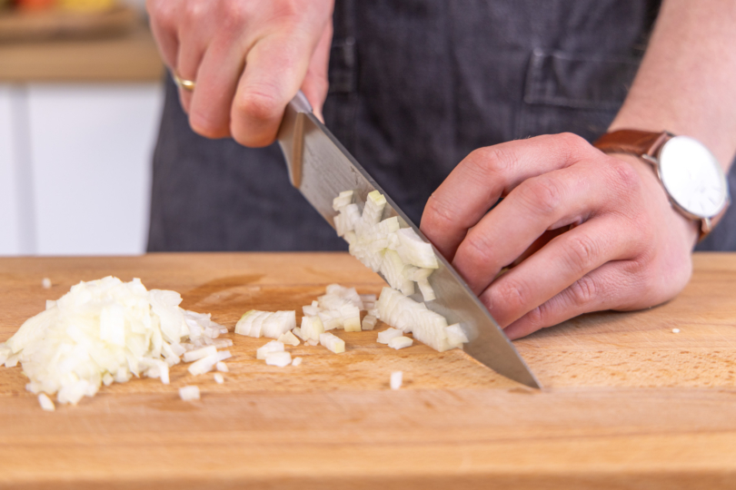 Zwiebel schneiden