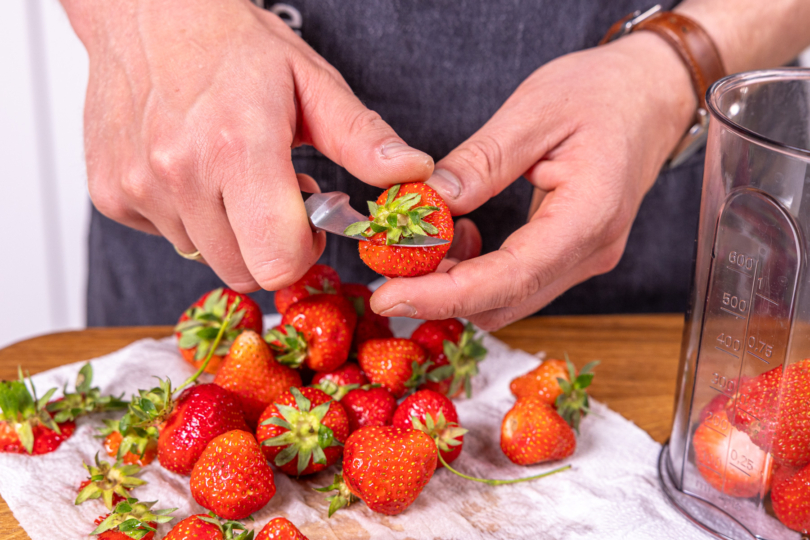 Erdbeeren putzen