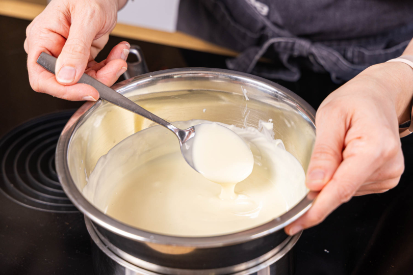 geschmolzene weiße Glasur