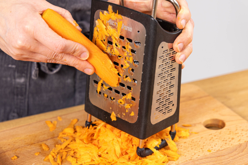 Karotten raspeln