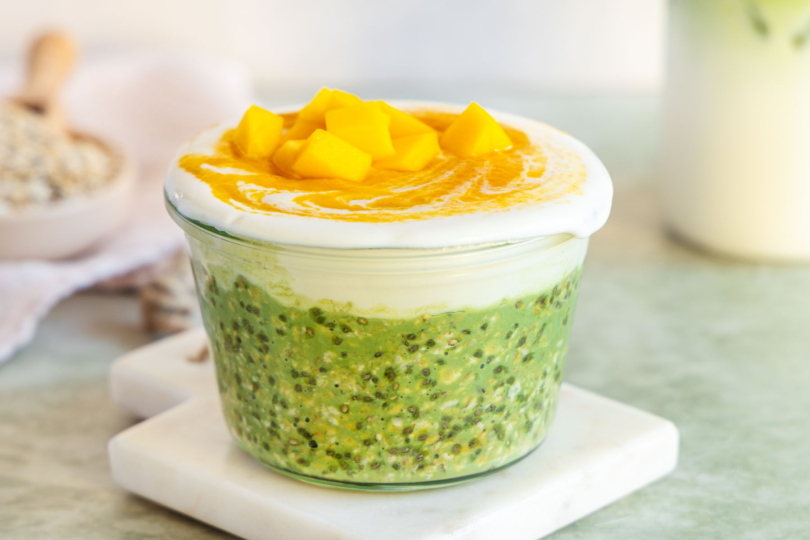 Oats mit Mango und Matcha
