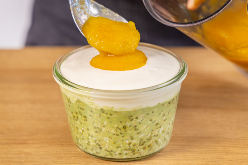 Mangosoße dazugeben