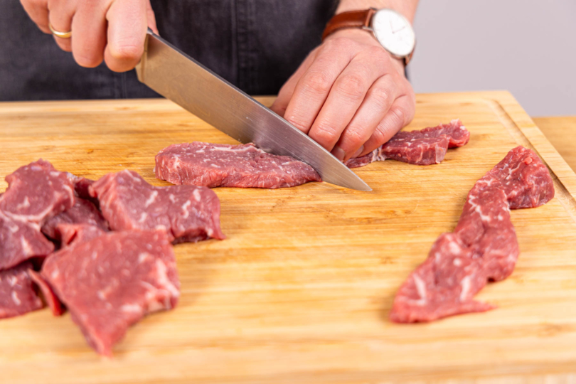 Fleischstreifen klein schneiden