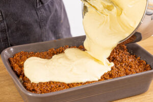 Béchamelsauce darüber verstreichen